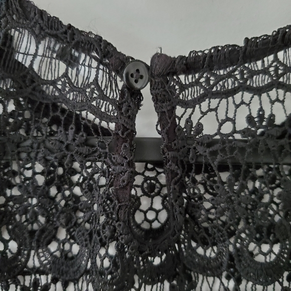 Sheer black lace tank top - Picture 4 of 6